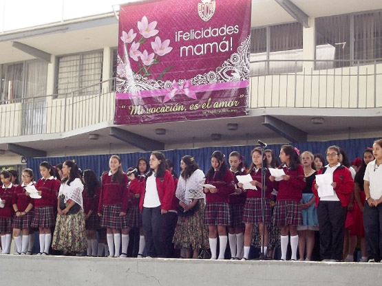 Homenaje con motivo del día de las madres